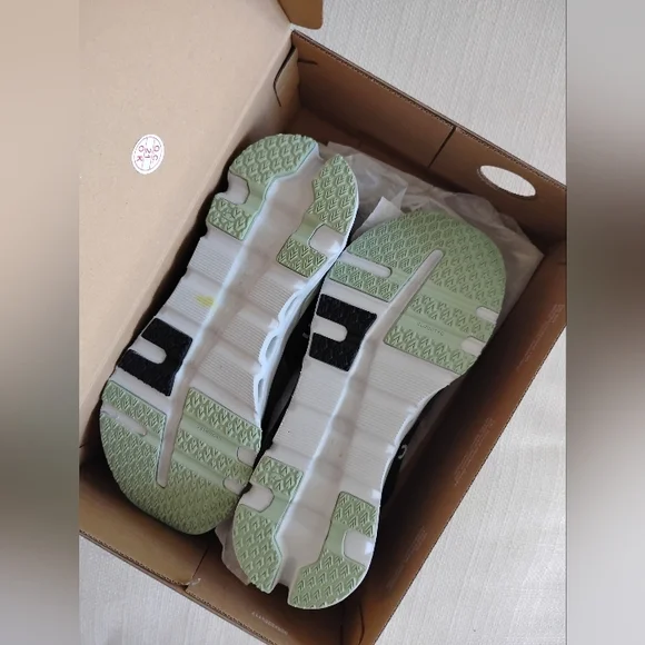 On Running Shadow | Lima Women's Cloudrunner 2 Wide - Picture 6 of 9